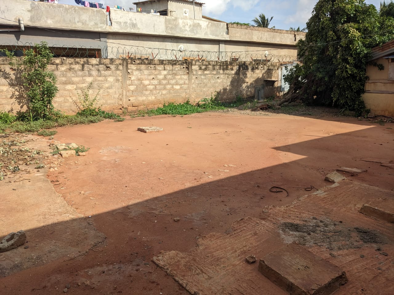 Demi lot à vendre à Agoè Sogbossito – 20 millions FCFA