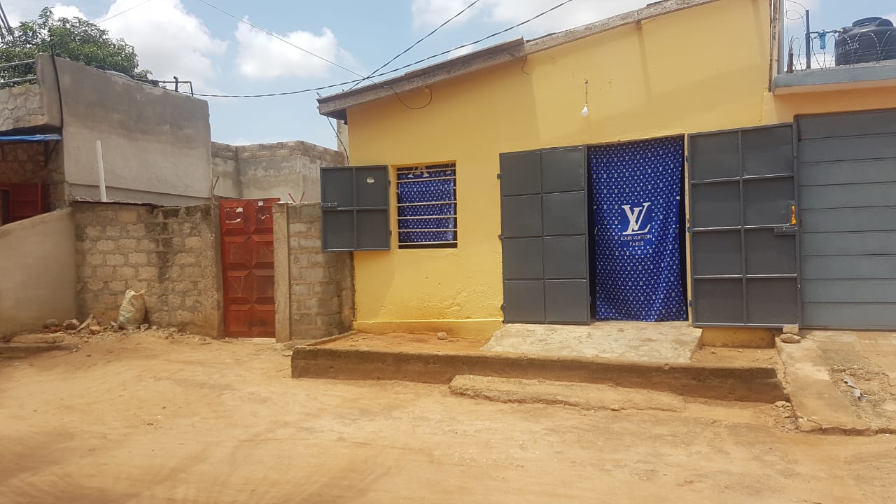 Maison 5 pièces + boutique en vente à Agoè Atiémé – 20 000 000 FCFA