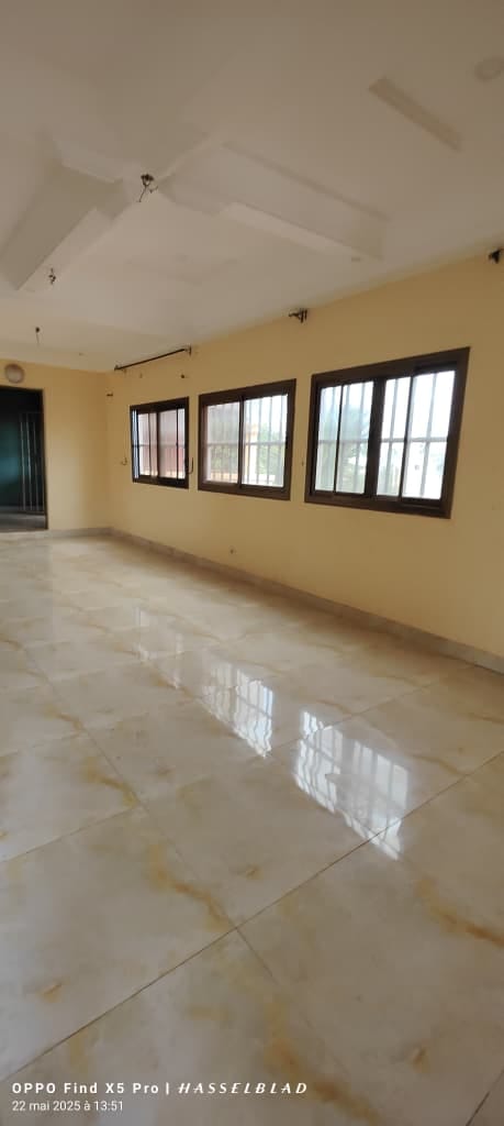 Villa duplex 9 chambres à vendre à Assigomé – 75 millions FCFA