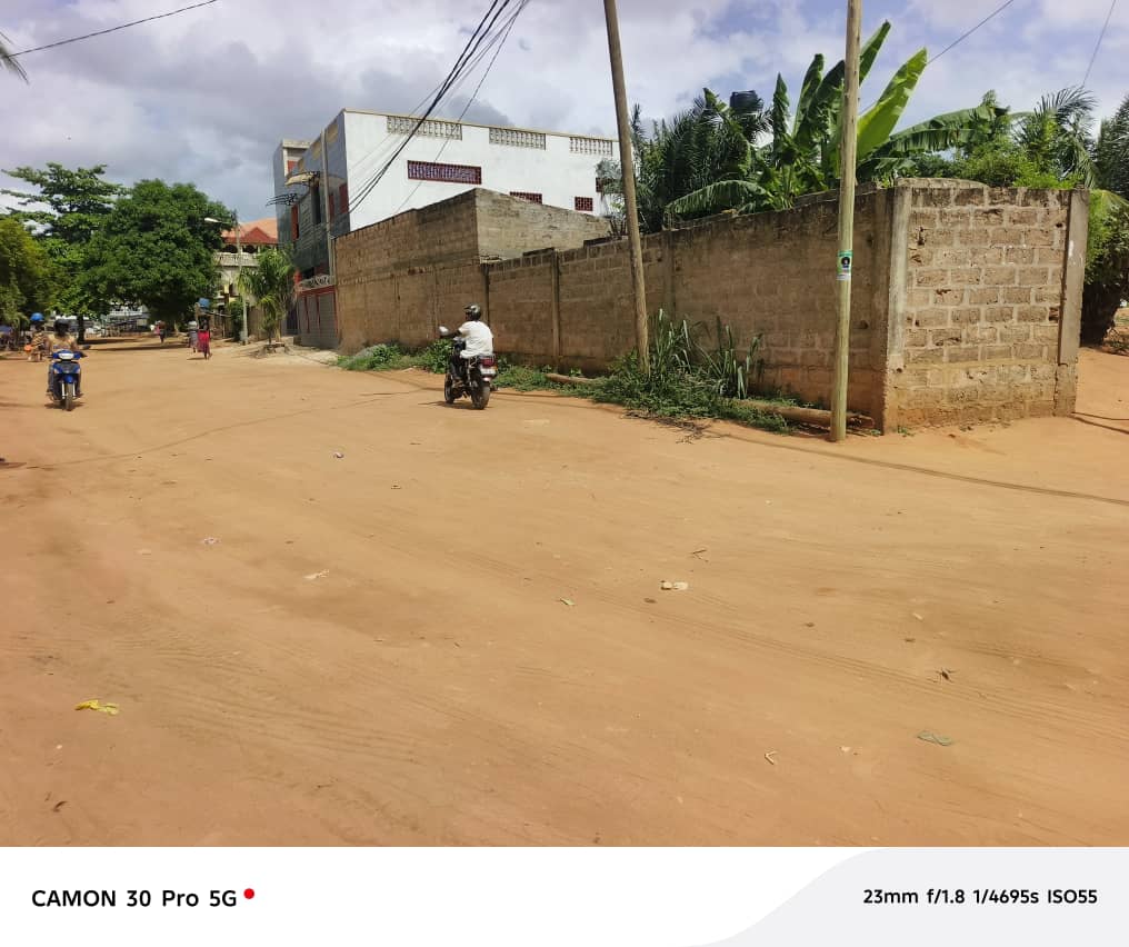 Terrain à vendre en angle de rue à Adidogomè Atilamonou – 30 millions FCFA
