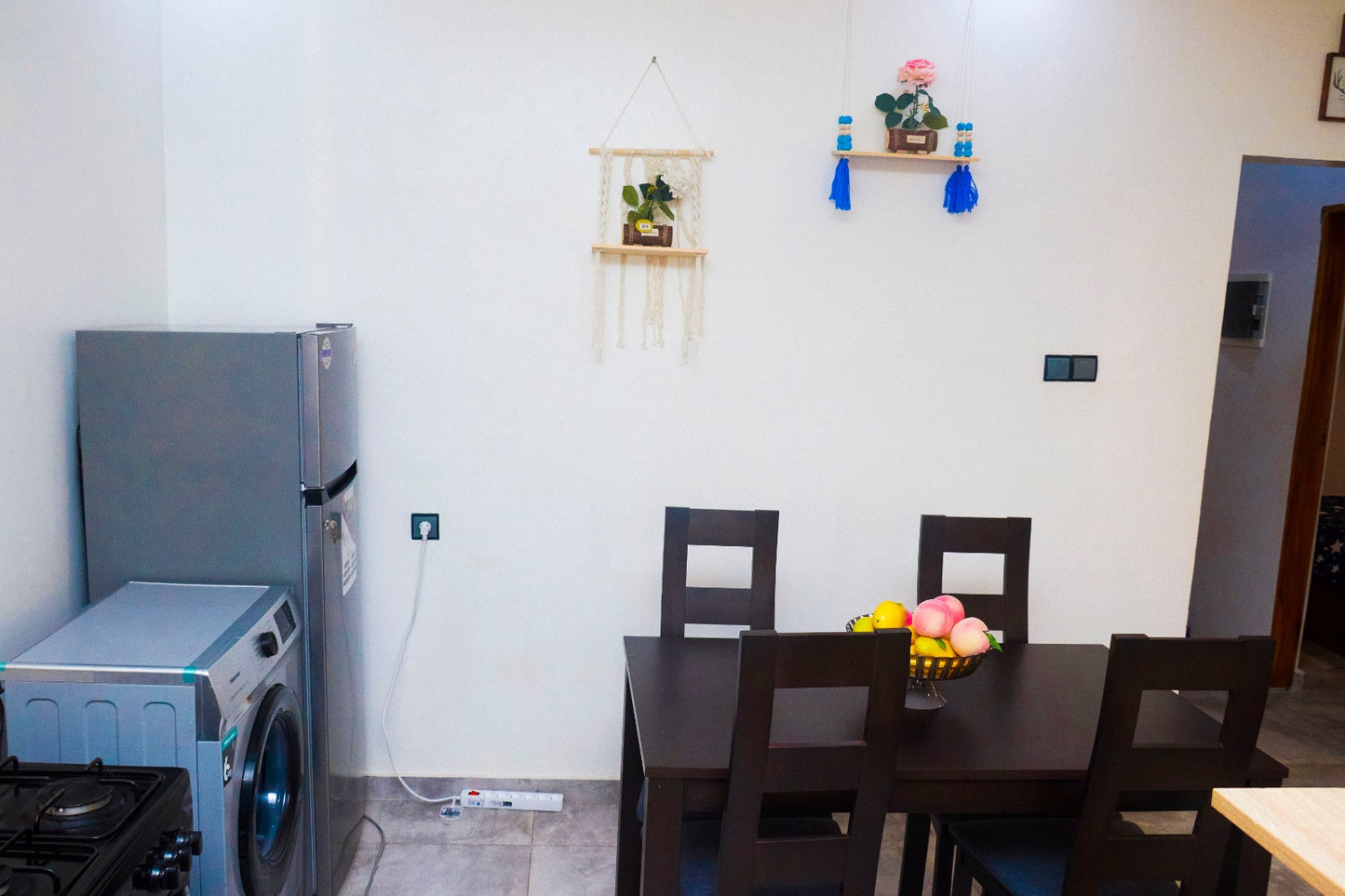 Appartement 2 chambres meublé à louer à Ablogamer non loin du goudron – 400000 FCFA