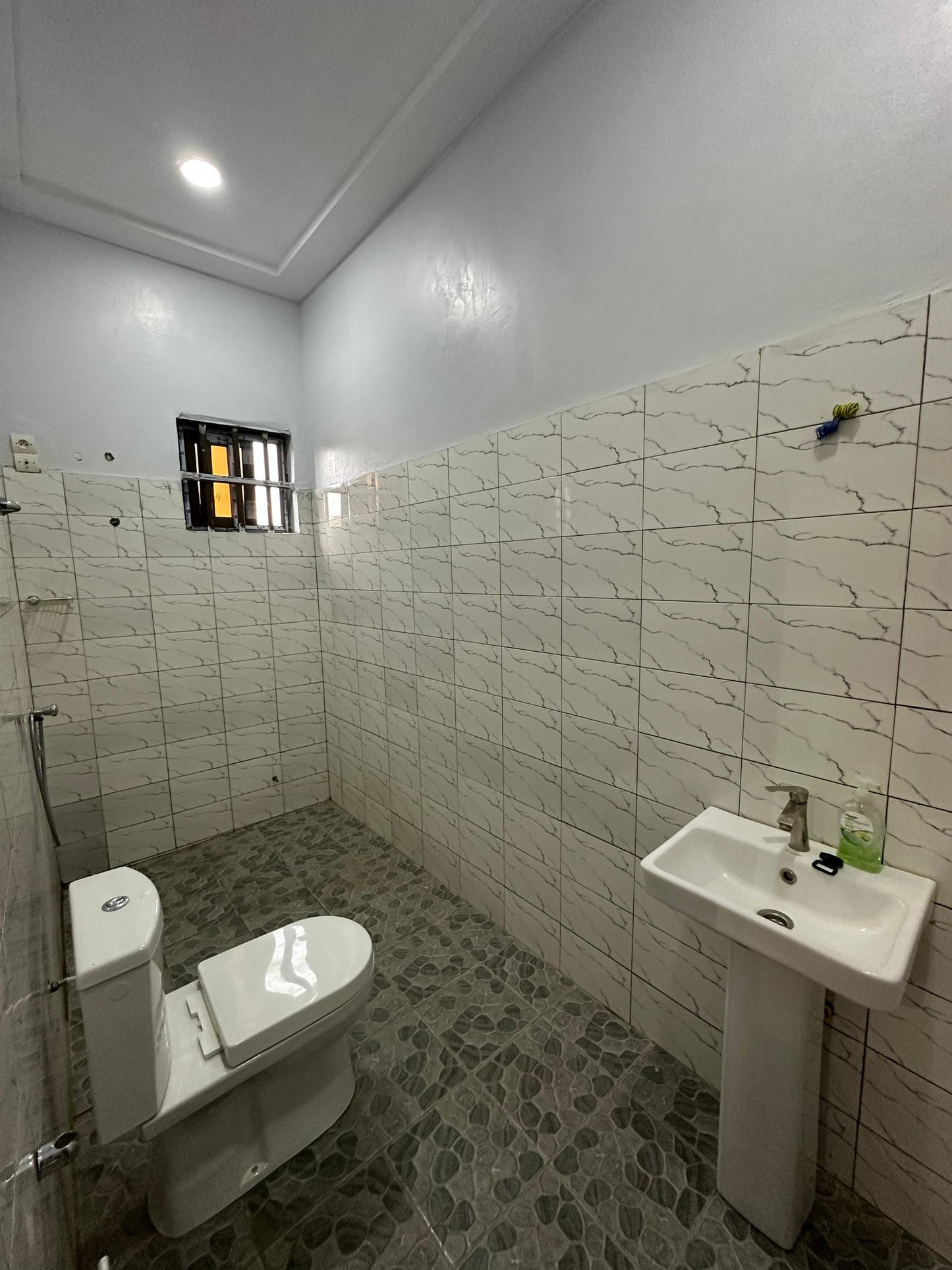 Villa à vendre sur demi lot à Agbavi – 30 millions FCFA