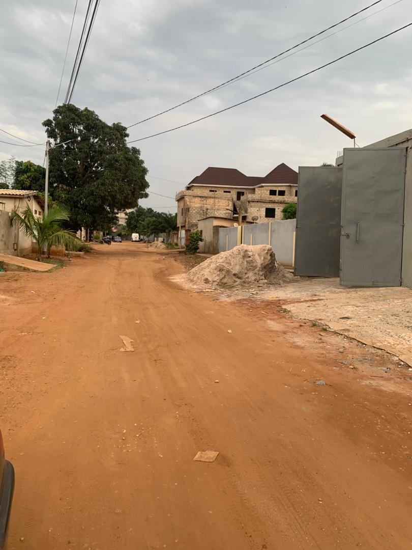 Terrain de 700 m² en vente à Togo 2000 – 65 millions FCFA