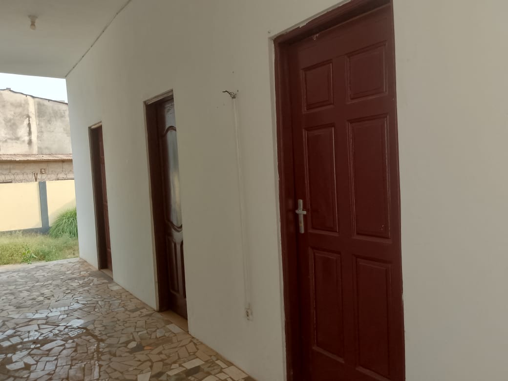Villa dallée staffée en vente à Apédokoe Planète Love – 40 000 000 FCFA