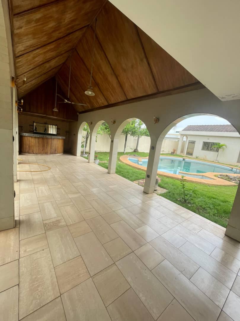 Villa basse à louer à La Caisse – 1.300.000 FCFA