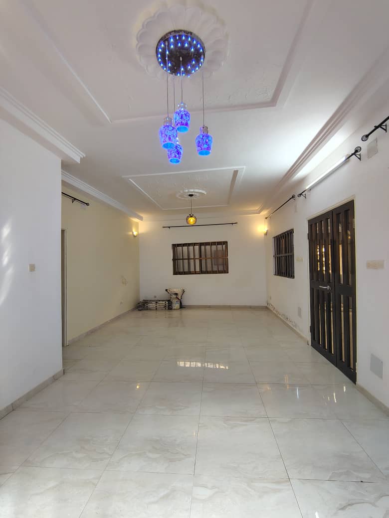 Appartement 3 chambres en location à Carrefour Aïsed – 120000 FCFA