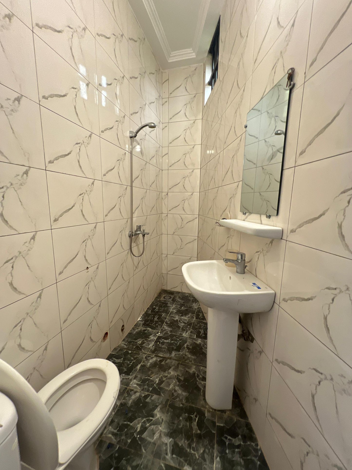 Appartement de 2 chambres à louer à Ségbé, 250m de la Pharmacie Ségbé – 130000 FCFA/mois