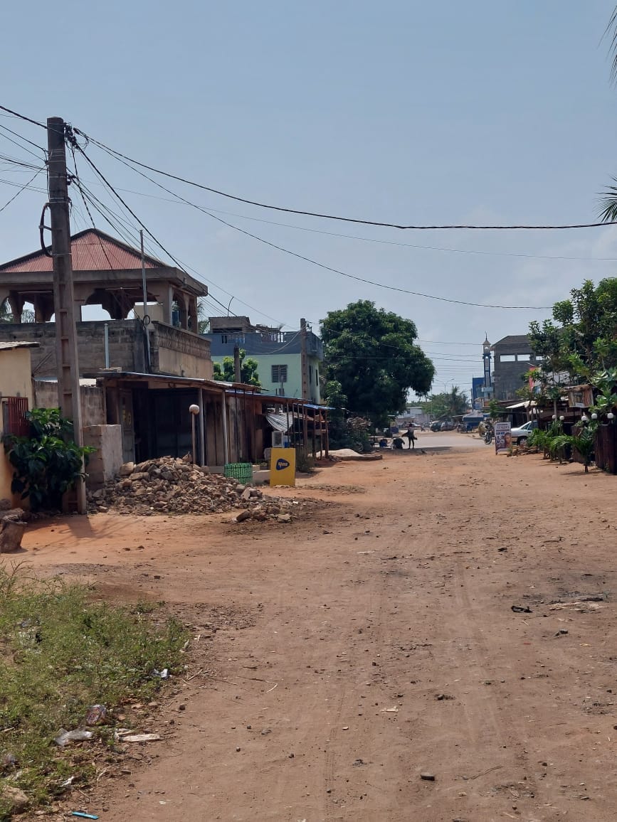 Terrain de 450 m² en vente en angle de rue à Adidoadin – 45 millions FCFA