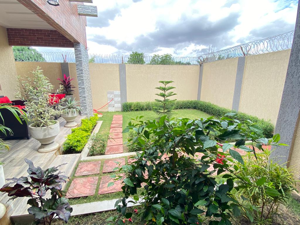 Villa à louer à Légbassito – 800000 FCFA