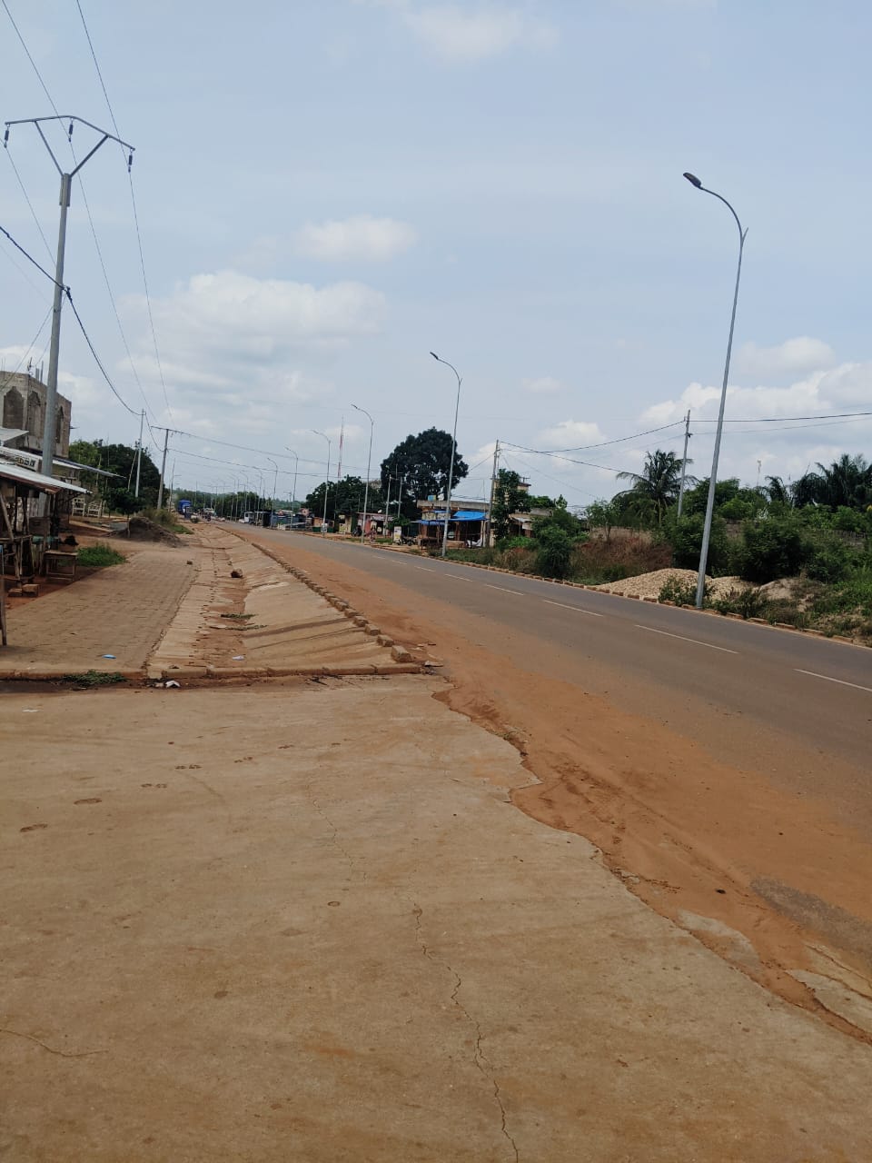 Demi lot en vente en angle de rue à Akato Viepé – 11 millions FCFA