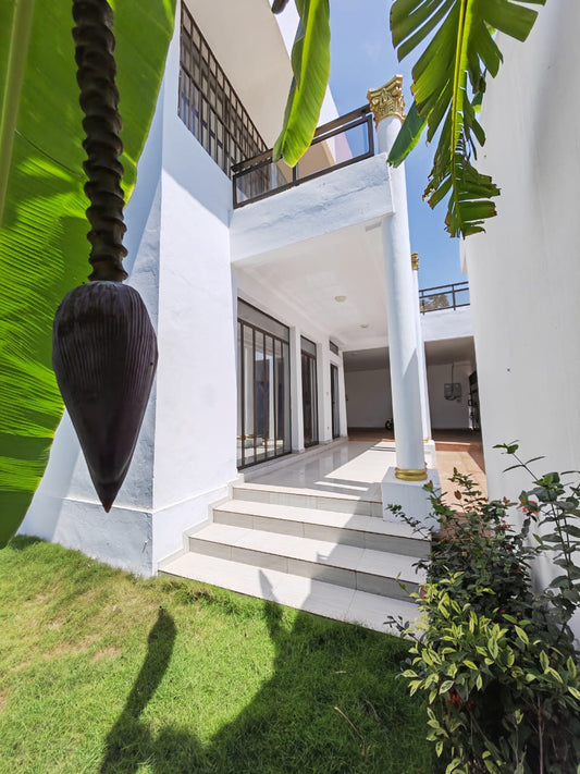 Villa duplex à louer à Novissi – 700000 FCFA