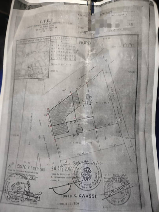 Terrain à vendre au Grand Marché – 900 Millions FCFA