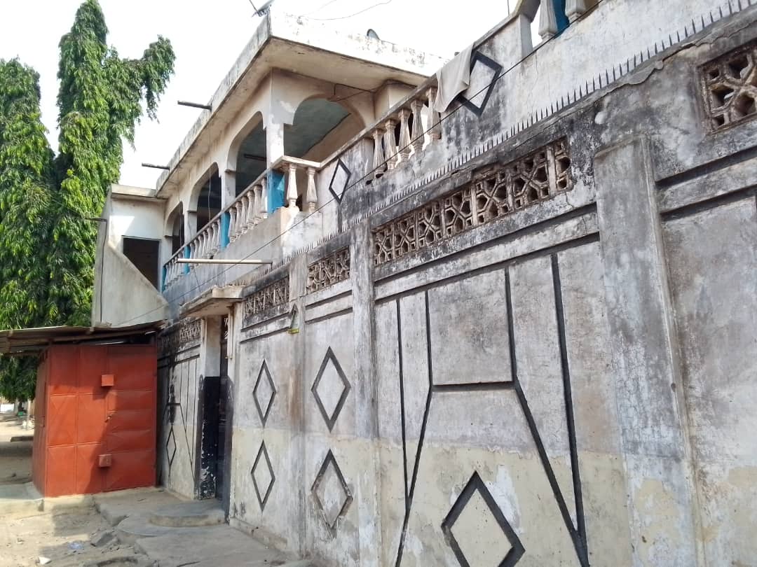 Villa R+2 en vente à Bè Anfamé – 70 millions FCFA