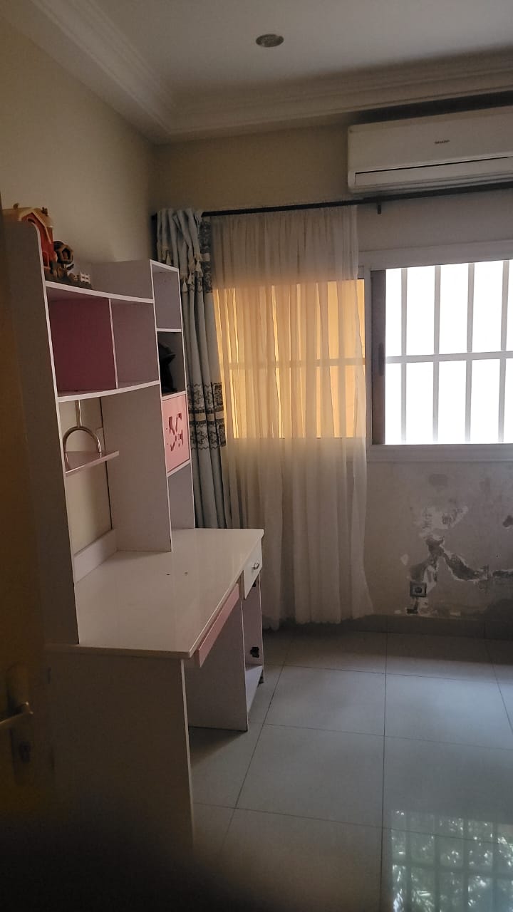 Villa R+1 de 5 chambres en vente à Totsi – 100 millions FCFA