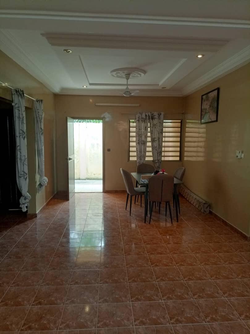 VILLA 6 PIÈCES À VENDRE À ADIDOGOMÉ GBOMAMÉ – 422 m² | TITRE FONCIER PERSONNEL