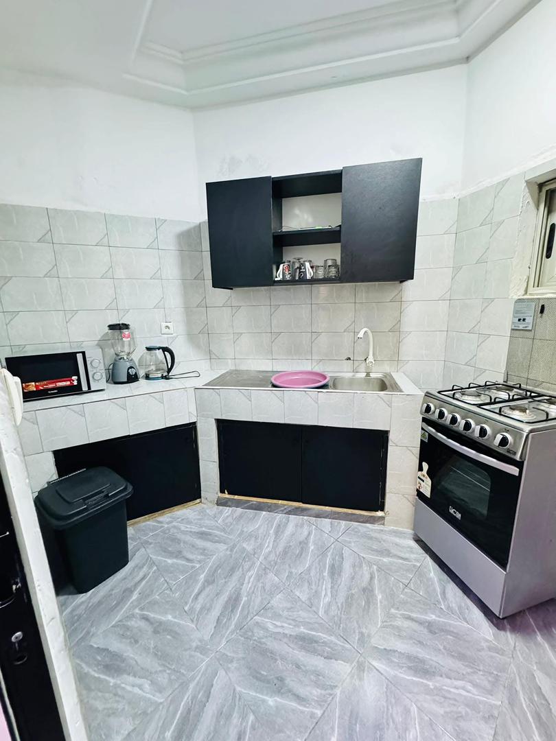 Studio meublé à louer à Totsi – 250000 FCFA