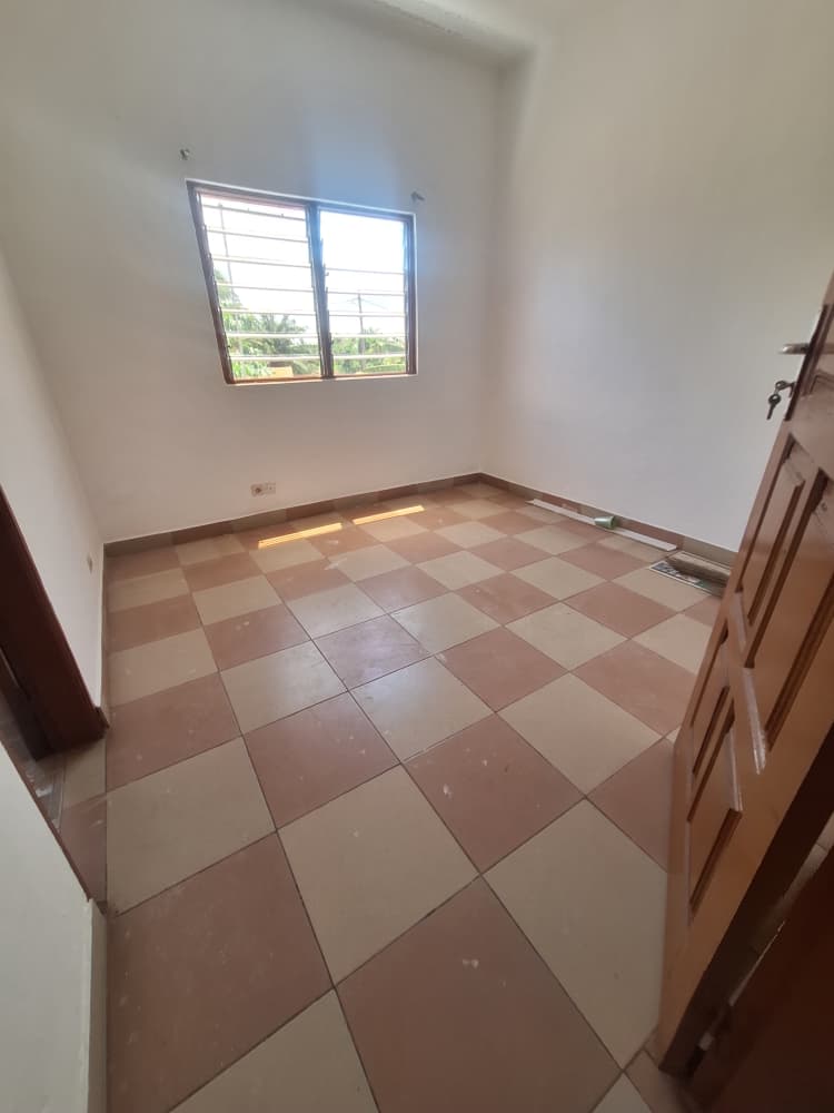 Bureau de 2 chambres + magasin à louer à Adidogomé Avenou – 130 000 FCFA