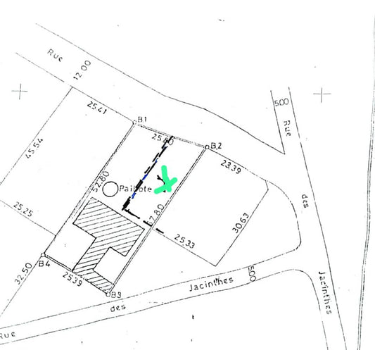 Terrain 1/2 lot à vendre à Cité OUA (Caisse) – 150 millions FCFA