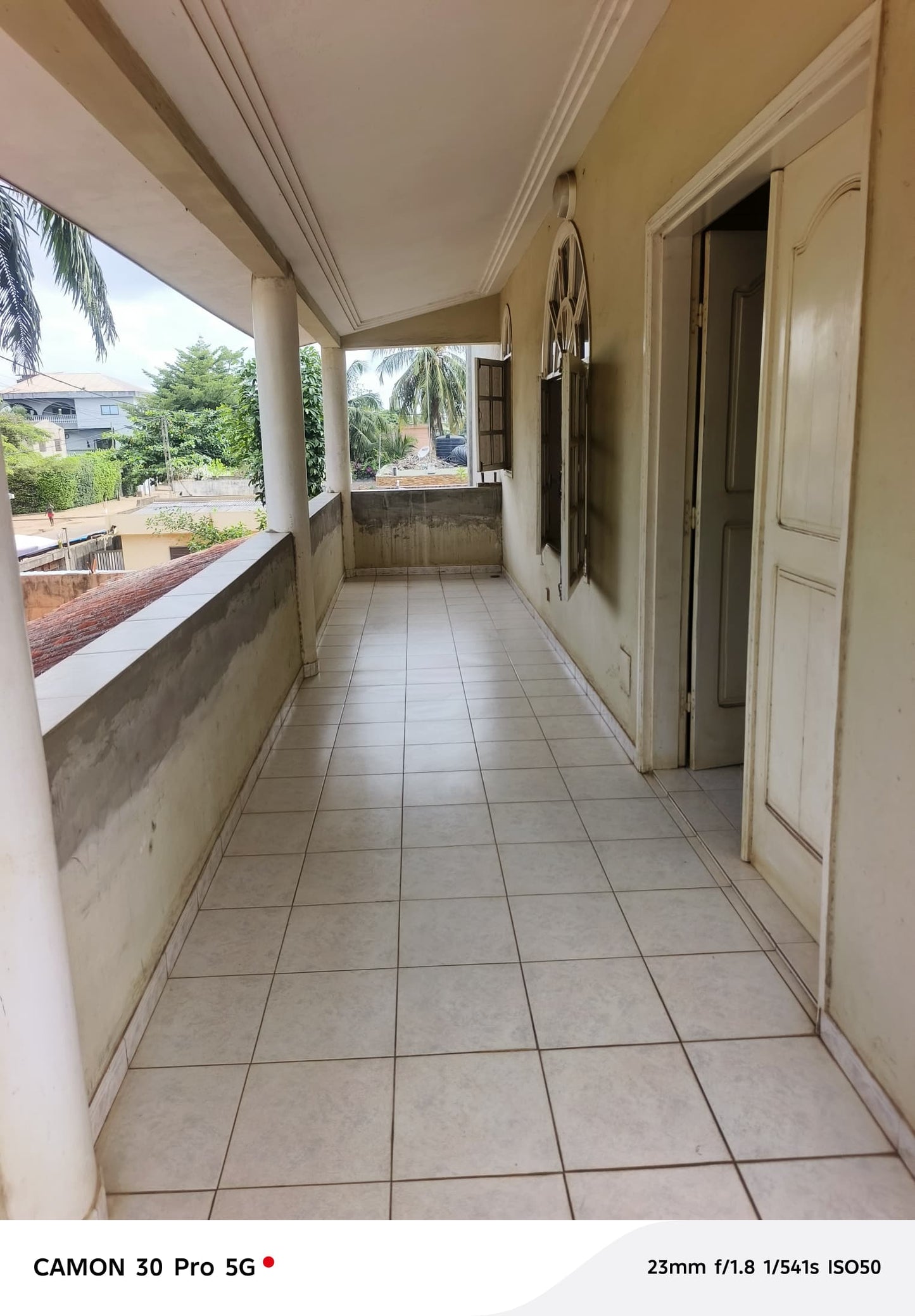 Villa 4 chambres sur 597 m² en vente en angle de rue à Avenou Factory – 180 millions FCFA