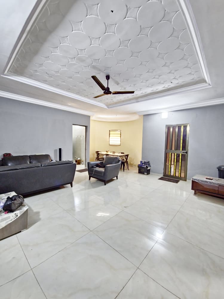 Villa duplex 7 chambres en vente à Sogbossito – 45 millions FCFA