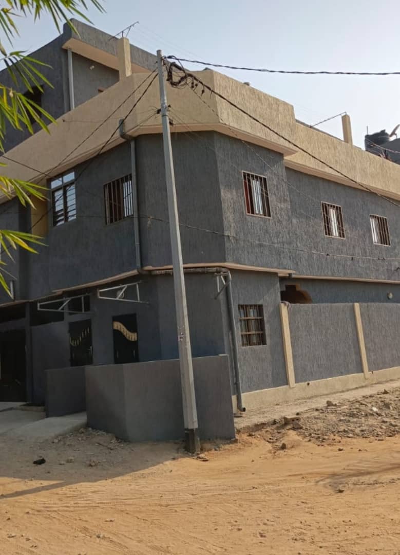 Maison de location à vendre en angle de rue à Zanguéra – 55 millions FCFA