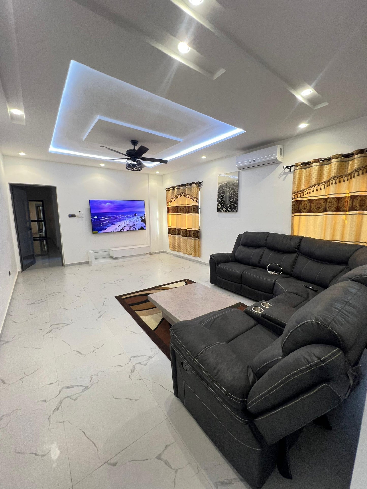 Appartement meublé haut standing de chambre salon à louer à Zanguera – 200000 FCFA par mois