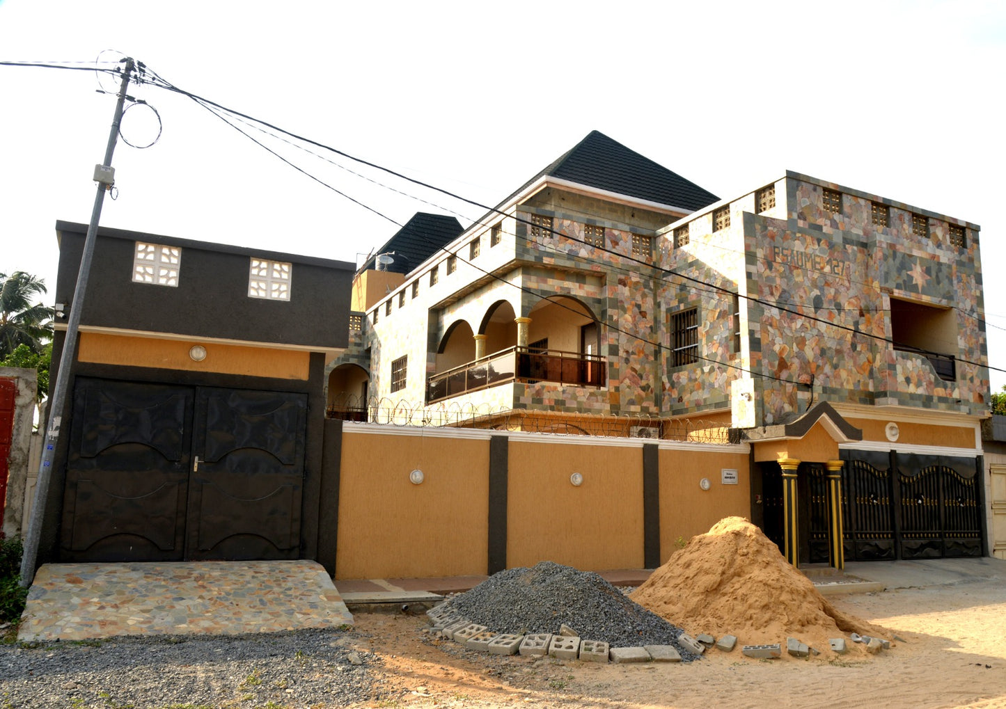 Immeuble R+2 à vendre à Kpogan Agodékè – 350 millions FCFA