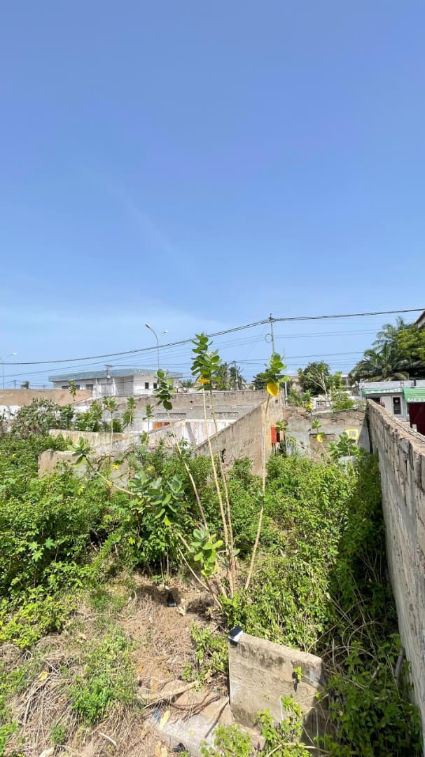 *A VENDRE 1 LOT AU BORD DU GOUDRON SUR BOULEVARD CIRCULAIRE*

1 Lot ( ancien lot) de lot de terrain