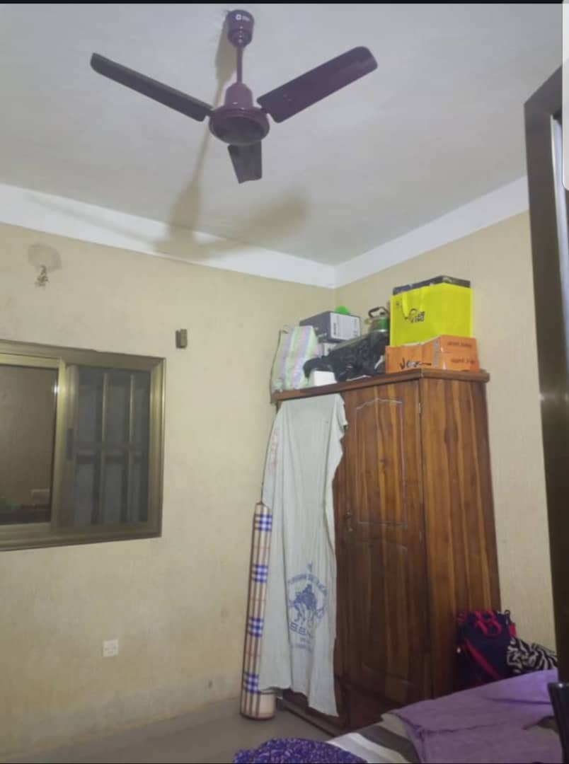 Maison de location à vendre en angle de rue à Zanguéra – 55 millions FCFA