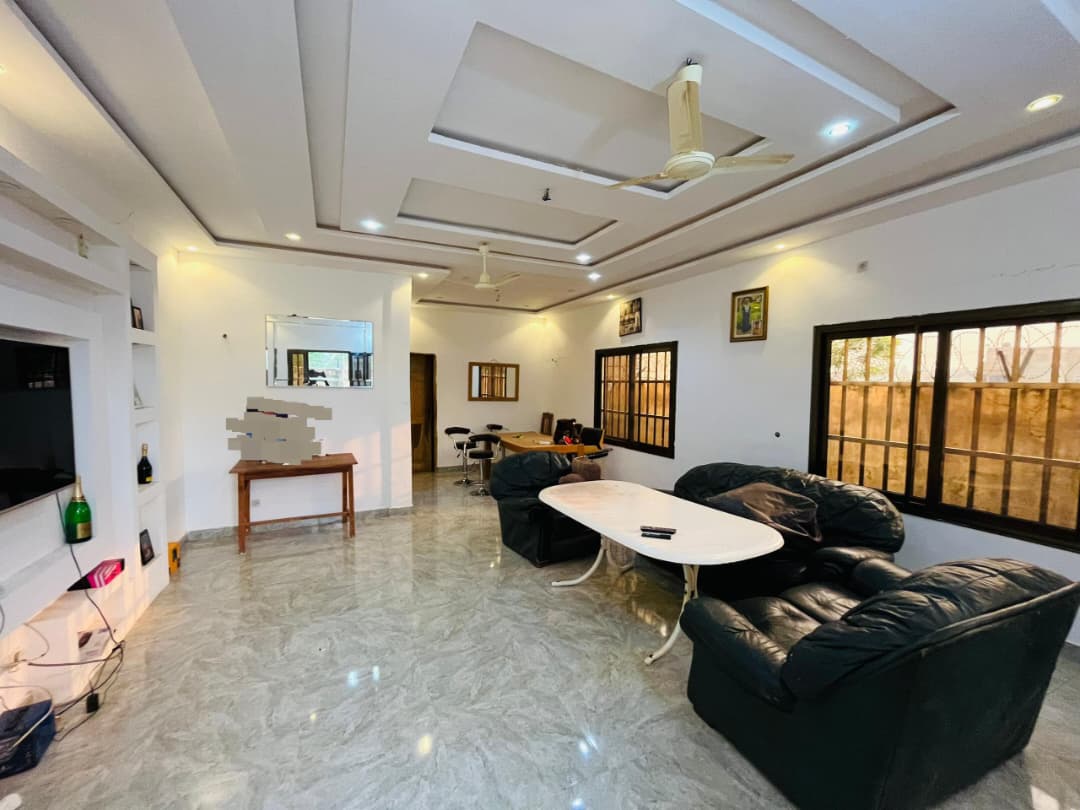 Villa 3 chambres en vente à Apessito – 40 millions FCFA