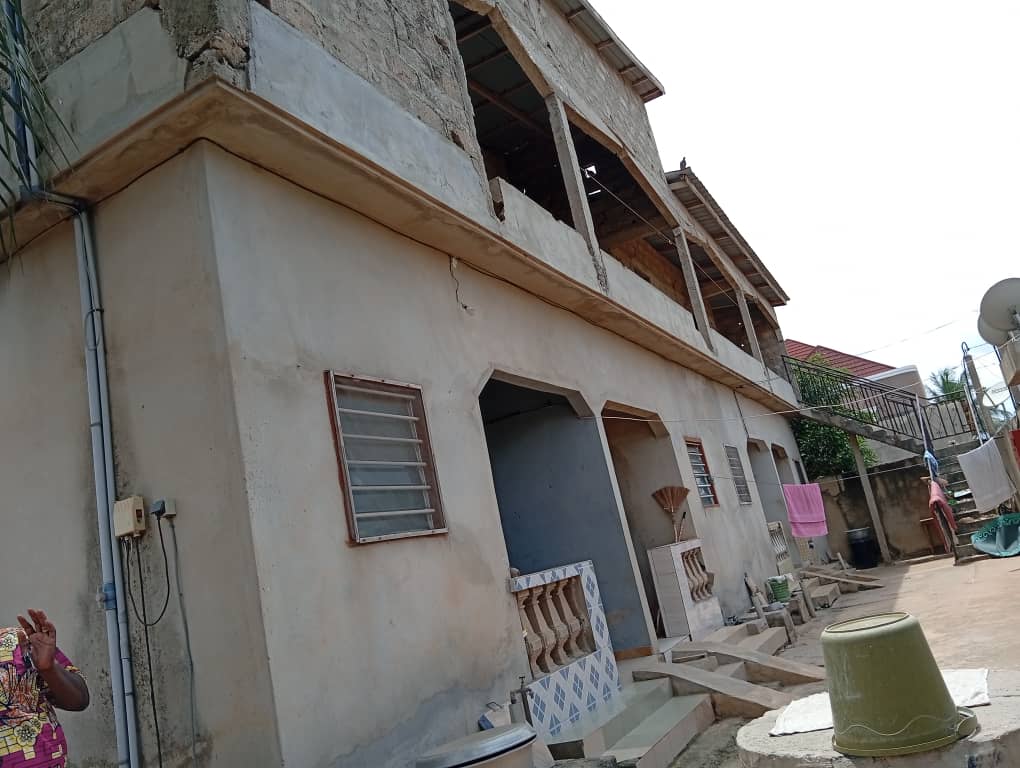 Villa en vente sur plus d'un demi lot angle rue à Lankouvi – 50 millions FCFA
