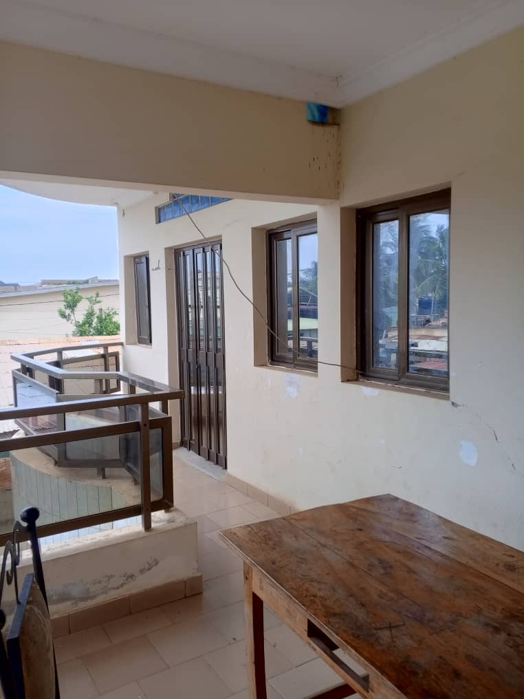 Villa duplex 5 chambres à vendre à Djidjolé – 120 millions FCFA