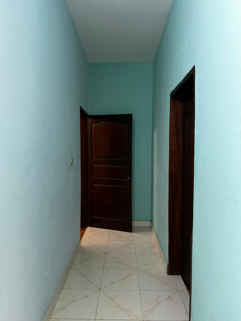 Appartement 2 chambres à louer à Lomégan cour lumière – 150 000 FCFA