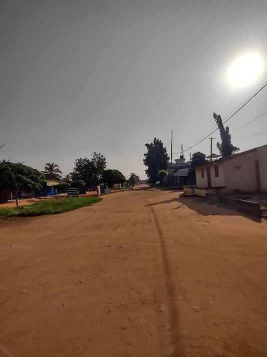 Terrain 1/2 lot + maison 4 pièces et 2 boutiques en vente à Gblenkomé Gbodossimé face le marché – 27 millions FCFA