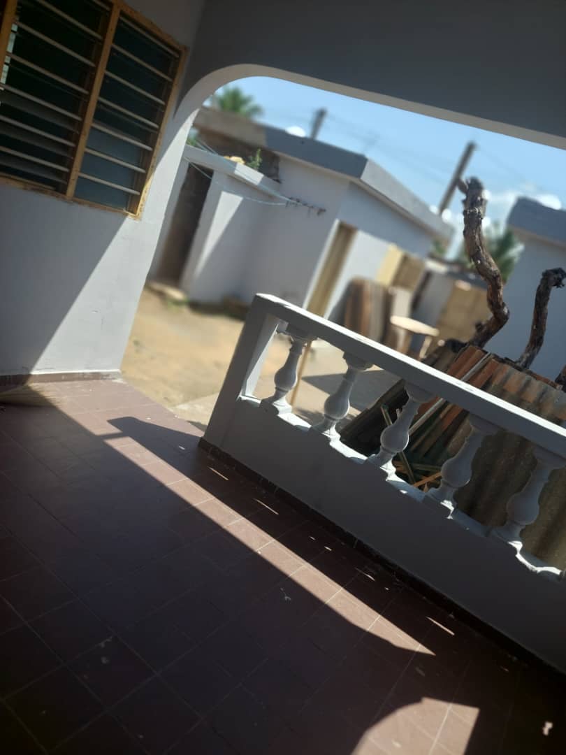 Villa 4 chambres en vente à Agoè Démakpoè avec boutique – 26 millions FCFA