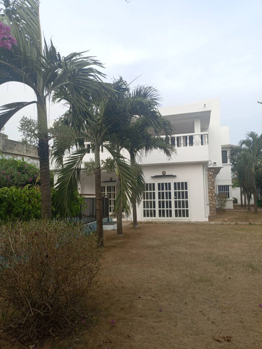 À LOUER : VILLA DUPLEX 5 CHAMBRES + PISCINE À KODJOVIAKOPE – 1 000 000 F/MOIS

 