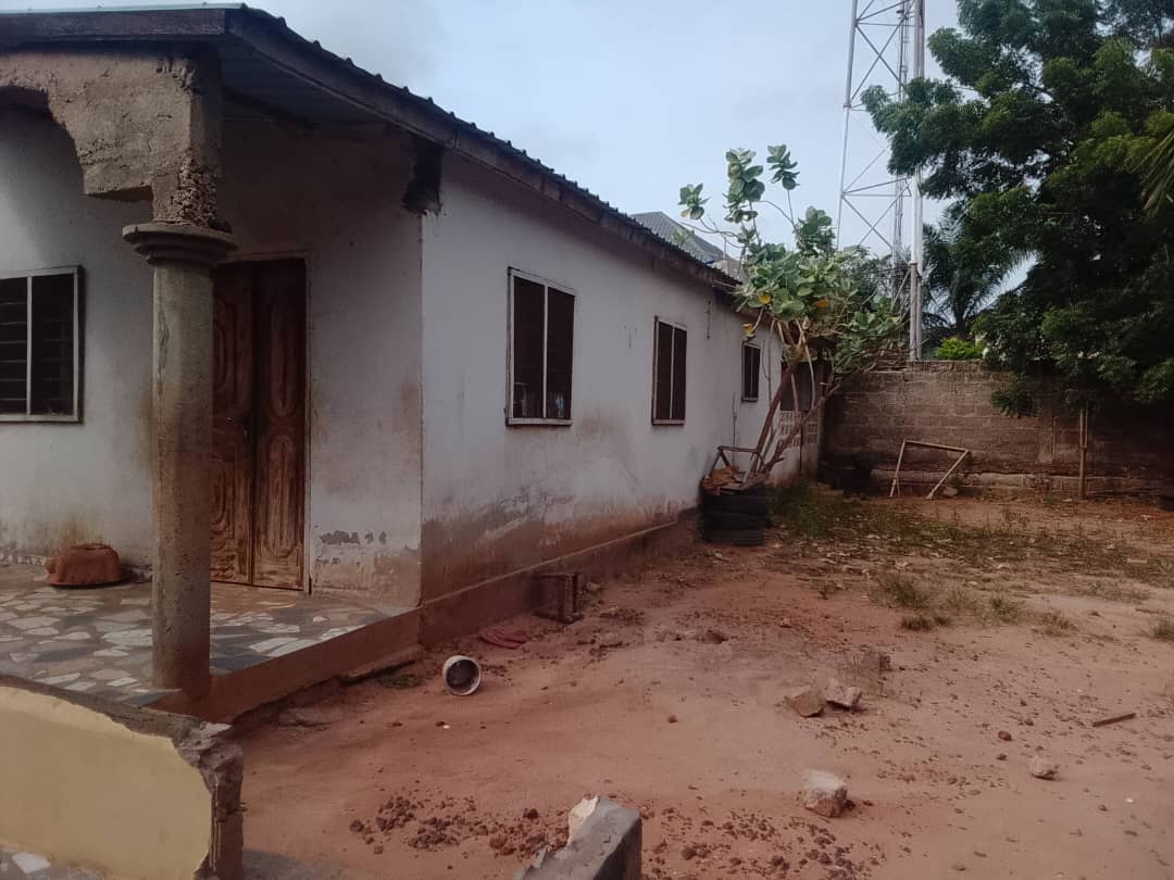 Terrain d'un quart de lot en vente à Agoé Demakpoé – 11 millions FCFA
