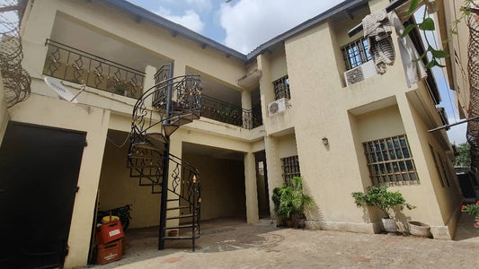 Villa à louer à Totsi – 600000 FCFA
