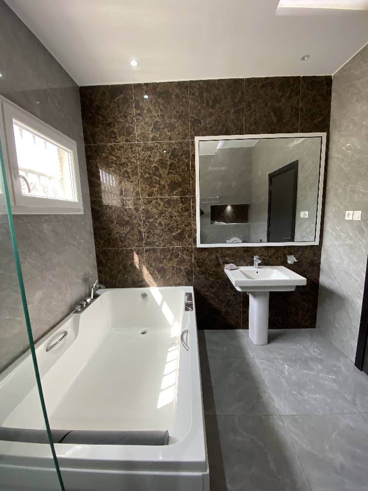 Villa à louer à Cité OUA (Caisse) – 2 700 000 FCFA