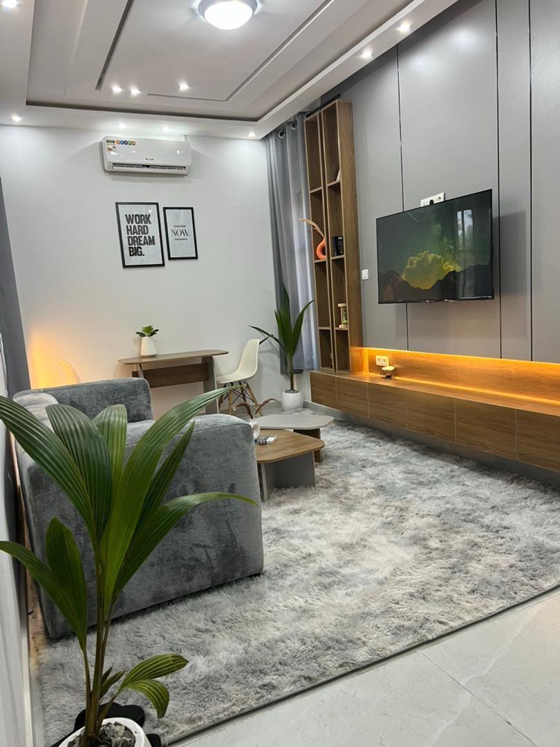 Appartement meublé à louer à Djidjolé en bordure de goudron – 350 mille FCFA