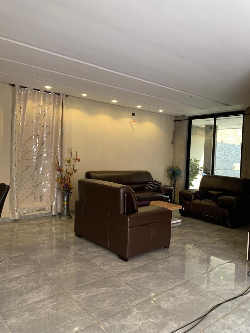 UNE VILLA À VENDRE À AGOÈ LÉGBASSITO OPÉRA