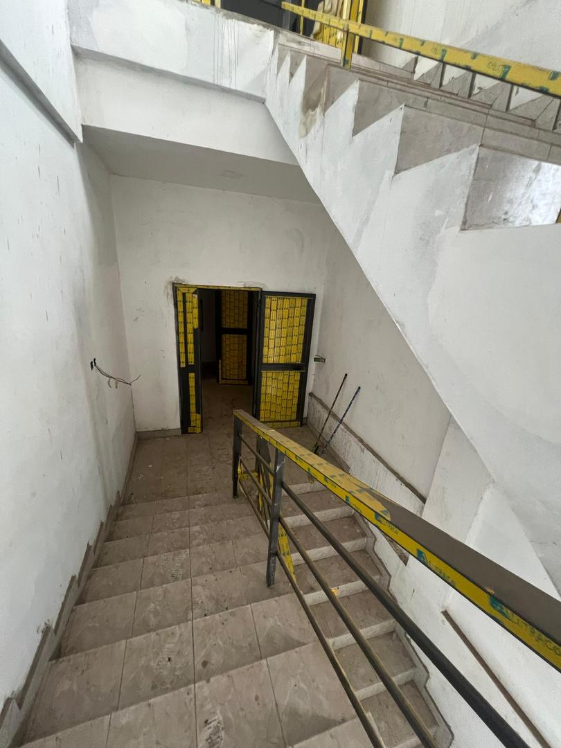 Immeuble R+2 neuf à louer à Adéwui – 2,5 millions FCFA