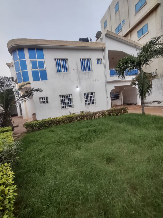 Villa Duplex 6 chambres à louer à Tokoin Novissi – 600.000 FCFA