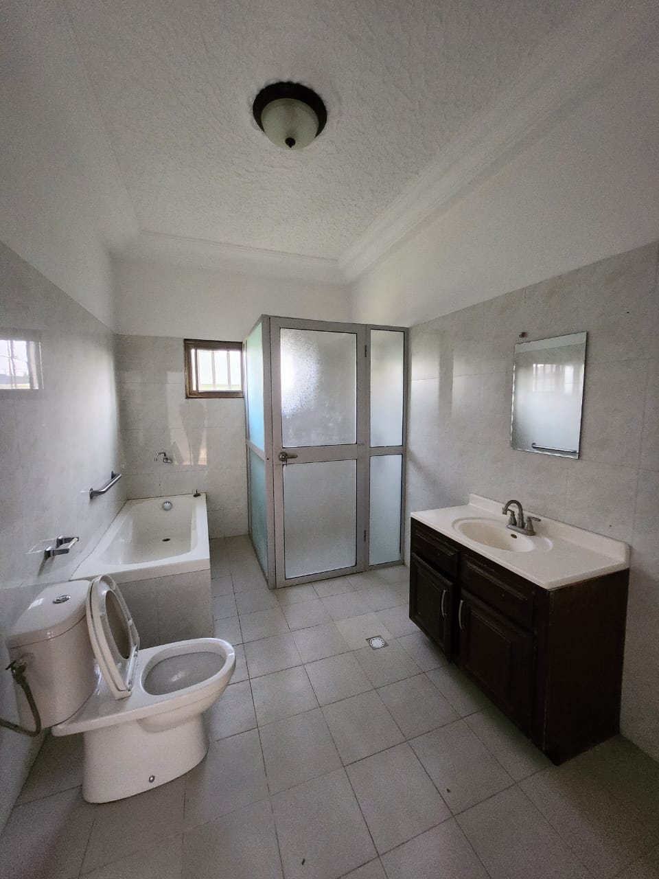 Villa duplex meublée 6 chambres en location à Avépozo – 600000 FCFA par mois
