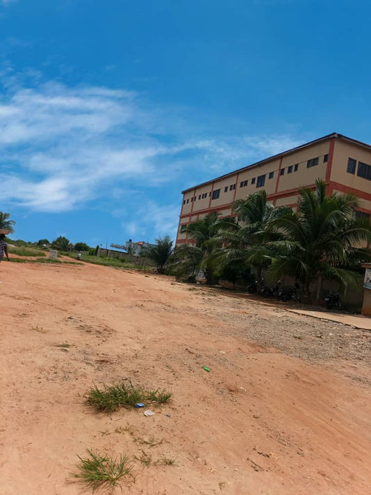 Terrain d'un demi-lot en vente à Aképédo – 7 millions FCFA