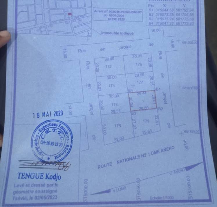 Terrain de 2400 m² en vente à Zanguéra Aképédo – 22 millions FCFA le lot