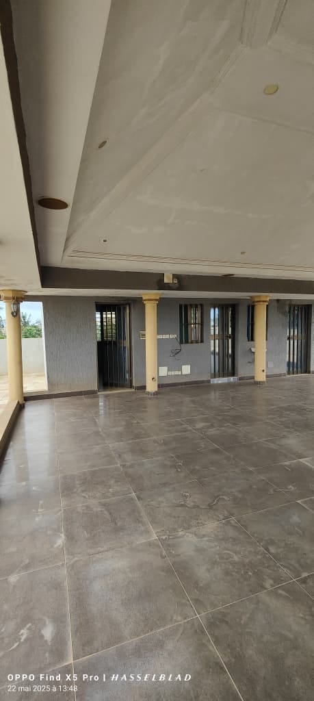 Villa duplex 9 chambres à vendre à Assigomé – 75 millions FCFA