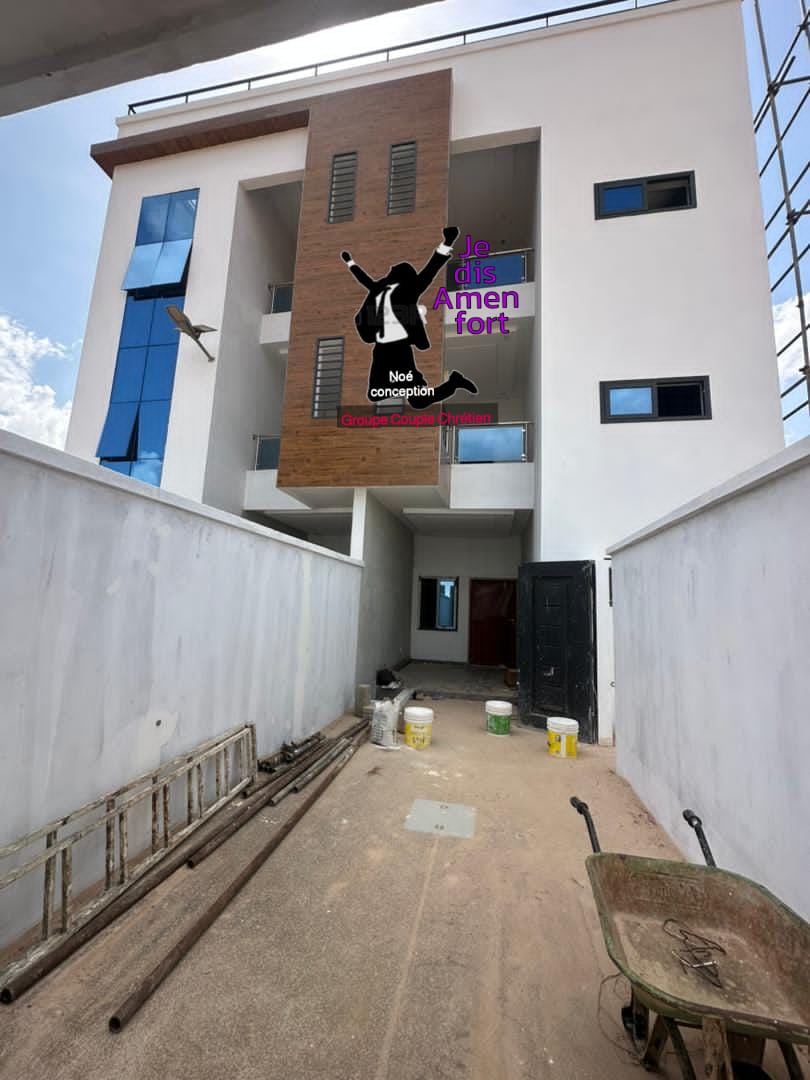 Villa duplex 3 chambres à louer à Agoè Sogbossito Somayaf - 300 000 FCFA