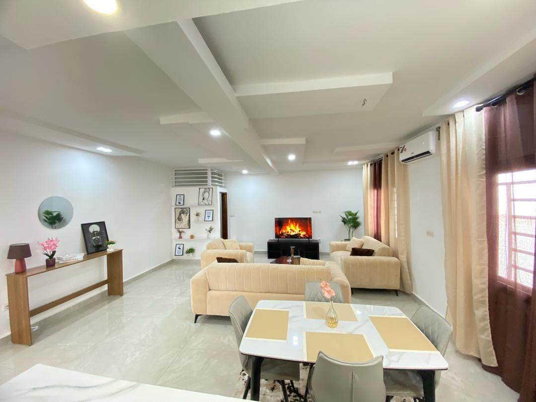 VILLA MEUBLÉE 4 PIÈCES À LOUER À TOKOIN NUKAFU – 850.000 FCFA
