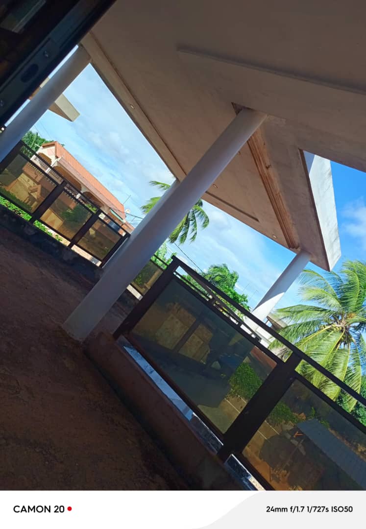 Villa 8 chambres en vente à Agoè Sogbossito – 70 millions FCFA